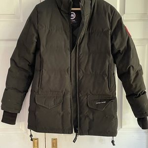 Ultra Warm & Ultra Stylish Canada Goose Parka.
